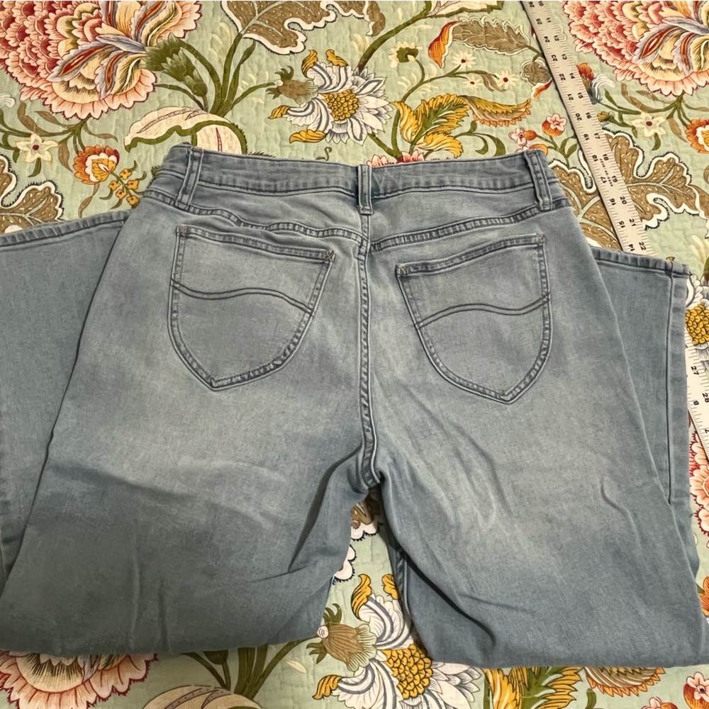 Lee Rider Midrise Capri - Picture 3 of 14